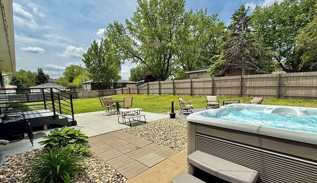 The Rec Retreat A Private Hot Tub, Game Room & Fire Pit