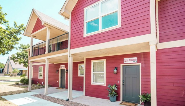 The Red House - Sooner Side - CLOSEST you can get to Stadium and Greek Row