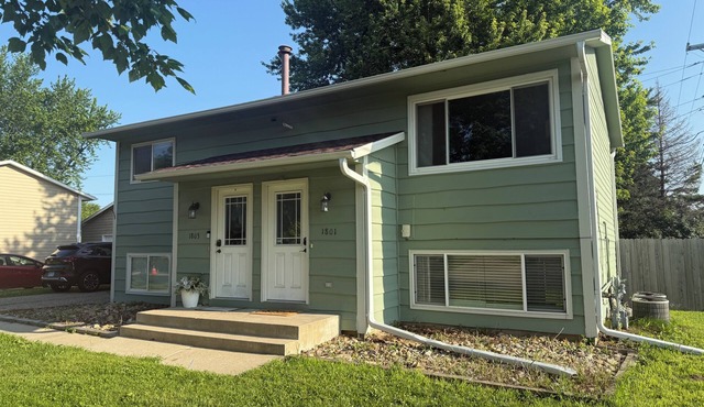The Rochester Rambler - Downstairs with Own Backyard!