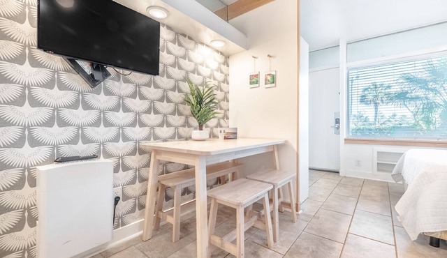 The Waterway 108: 2 Queens Studio with complex pool!