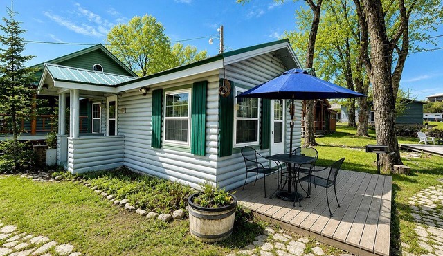 Tiny Cabin Perfect an Individual Escape with BBQ in Riverside, Wyoming in Riverside