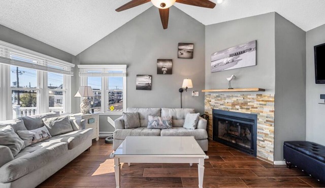 Top-Floor 3BR Ocean City w/ Porch + Parking