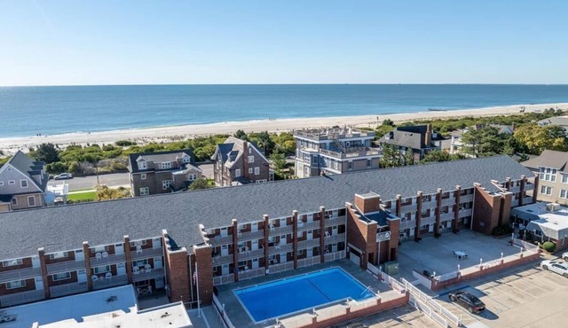 Top Floor Cape Roc Condo, beach block and glorious views!