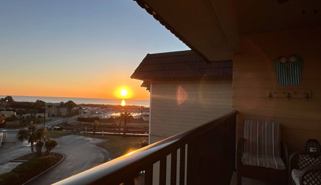 Top floor ocean view & sunrises for 6/Hilton Head Beachfront resort/pickleball