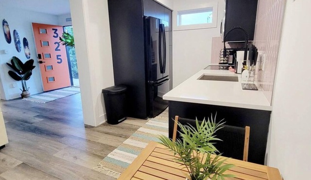 Topsail Downtown- Extended Stay With Parking, Pool,& Pets