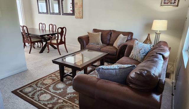 Townhouse - 6 Beds - 3 Vehicle Maximum - 2nd Unit Available Next Door