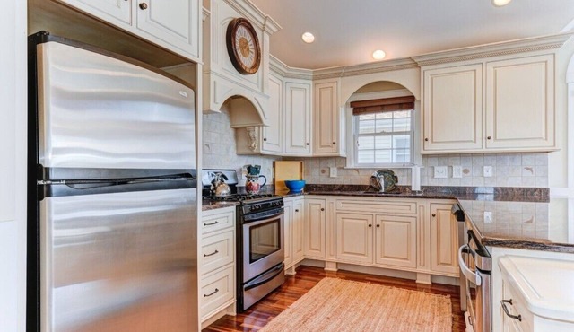 Townsends Inlet Beachblock - 9 unit private community with a shared POOL!