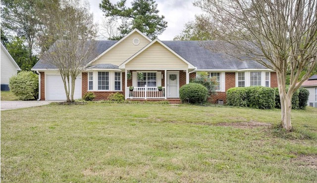 Tranquil 3bedroom Home in Welcoming North Augusta with Reading Nook & Fire Place