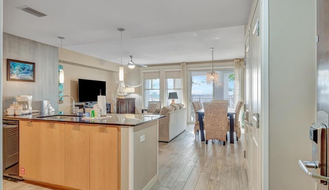 Tranquil 3rd Floor Retreat: 2 Bedroom, 3 Bath, and two King Beds at Sandestin Golf and Beach Resort! in Miramar Beach