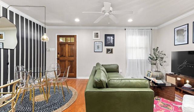 Travis Heights Modern Getaway - Corporate Housing Rental