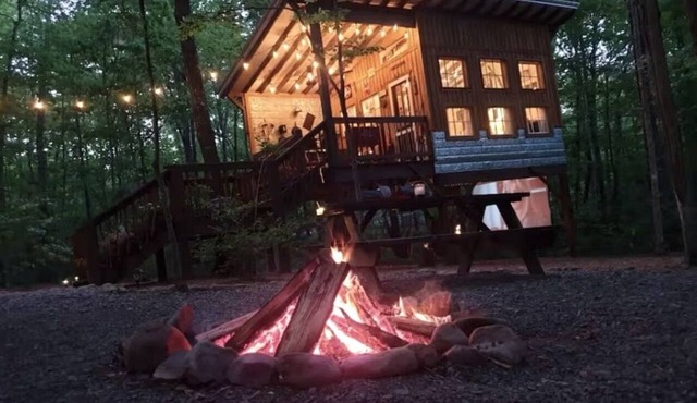 Tree House Glamping near Fall Creek Falls State Park and Chattanooga, Tennessee