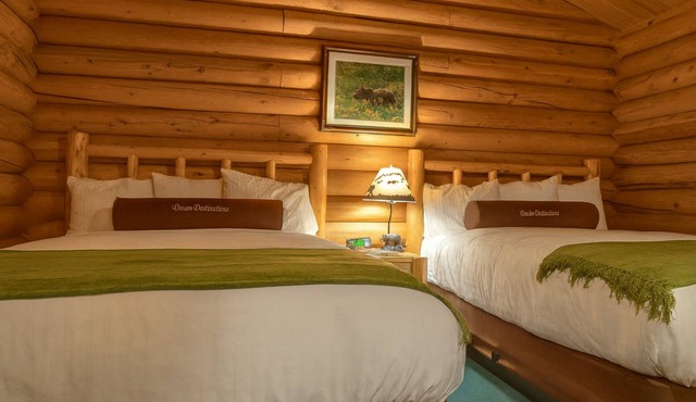 Two Enchanting Mountain Cabin with Lodge Feel | Close to Yellowstone in Moran