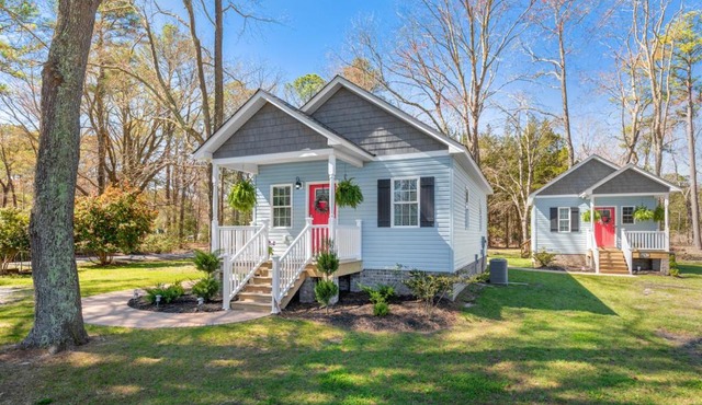 Two Private Cottages 3BR, Boat Parking, Walk to Marinas