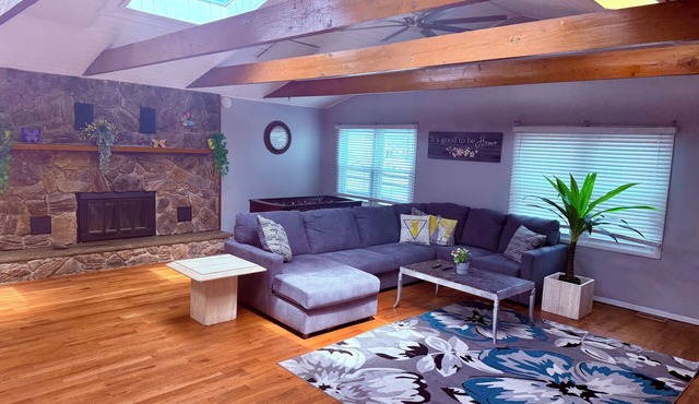 Ultimate Family Beach Retreat - Walk to Beach & Bay - Large & Spacious