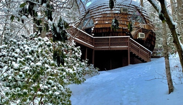 Unique Handcrafted Geodesic Dome w/2 Fire Pits & Hot Tub – 40+ Private Acres