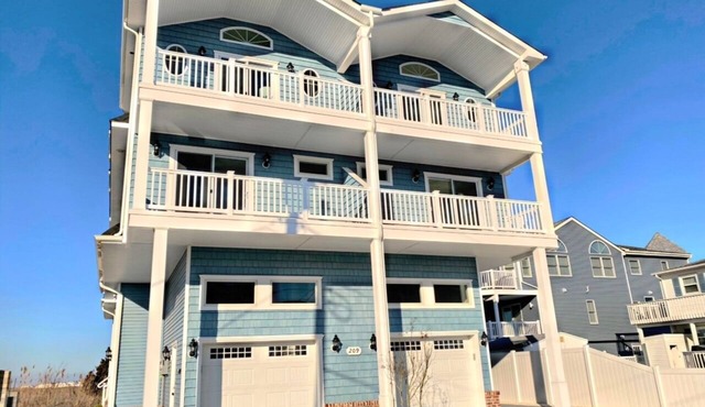 Unrestricted views of the intercoastal waterway on 75th Street