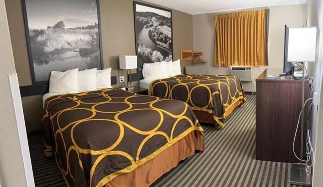 Unwind in a Charming Room Designed for Memorable Weekend Stays w/Families