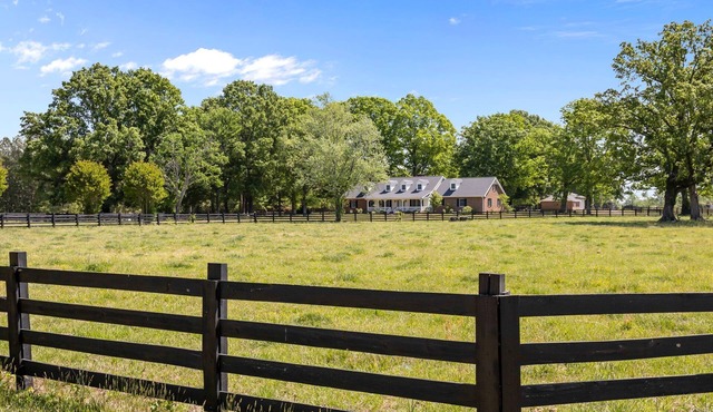 Updated Farmhouse Retreat Near Kerr Lake
