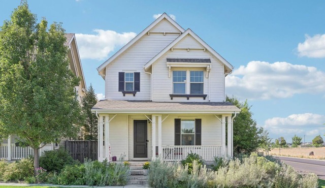 Upscale, Spacious Farmhouse in Central Denver