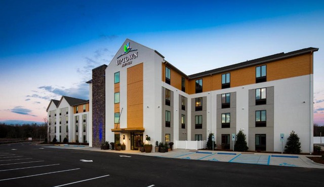 Uptown Suites Extended Stay Denver CO - Centennial
