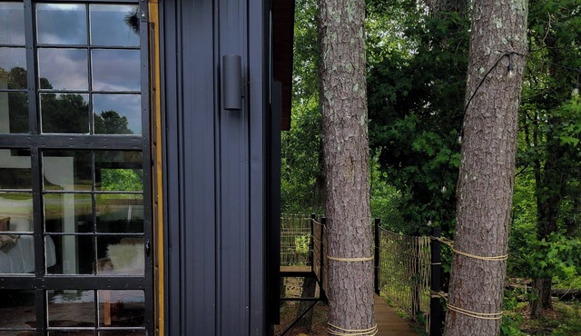 URBAN PINES: The Dam Hideaway/unique/tiny/treehouse