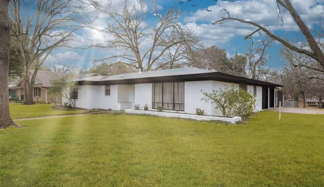 Vibrant 3/2 Remodel w/Full Size Twister & Disc Golf Gameroom Fun