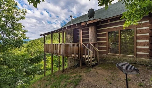 View! Private! Hot Tub,Pool Table,Fireplace,RELAX!