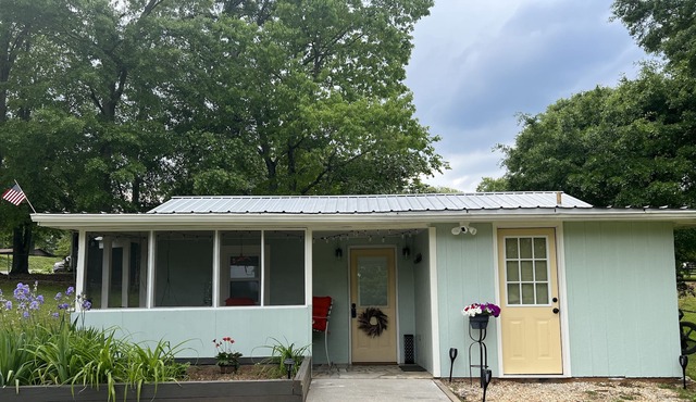 Visit cozy Byrd Hill Cottage nestled on a quiet street- short walk to downtown.