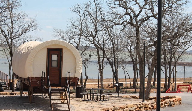 Wagon 2 - Modern Rustic Retreat - West Wagon with Breathtaking Views in Runaway Bay