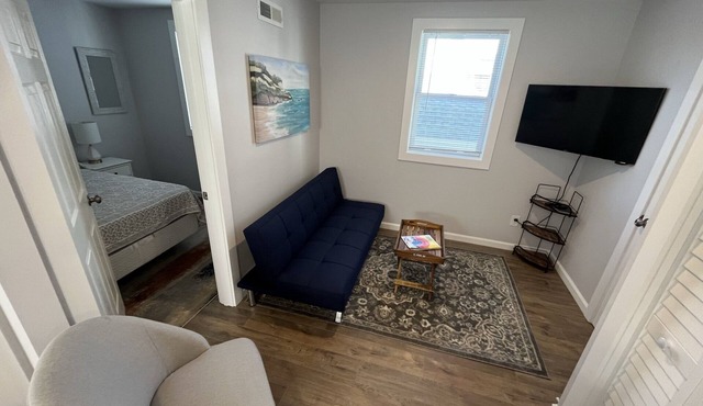 Walk to Beach or Bay with Great Downtown access!