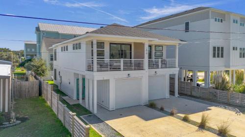 Walk to Beach & Trails Modern Cozy Retreat Villa