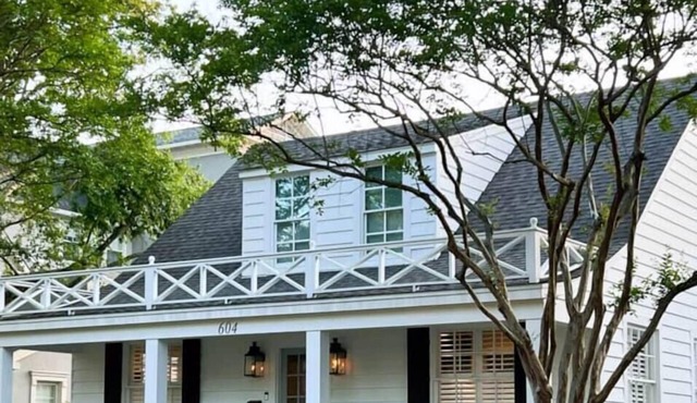Walk to Campus & Square*Pets Welcome*Luxury Home