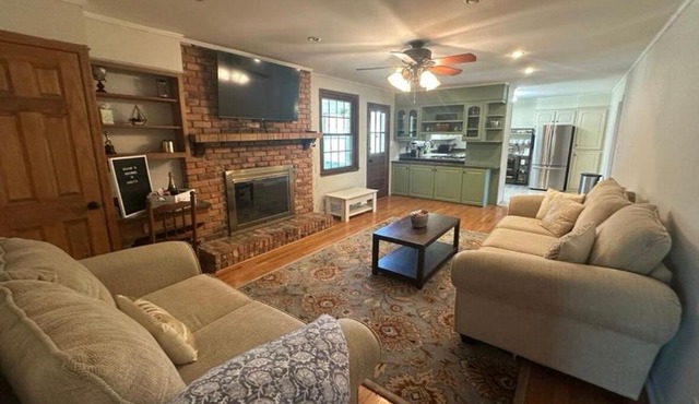 Walk to Masters! Spacious & Modern 4bd Home