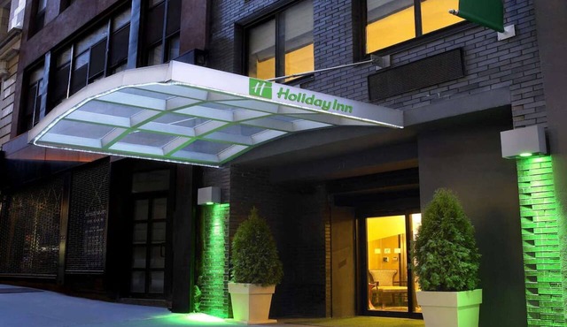 Walk to One World Trade + Fitness Room & Wi-Fi