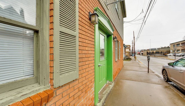 Walk to Shops & Eats: Apt in Downtown Elizabeth