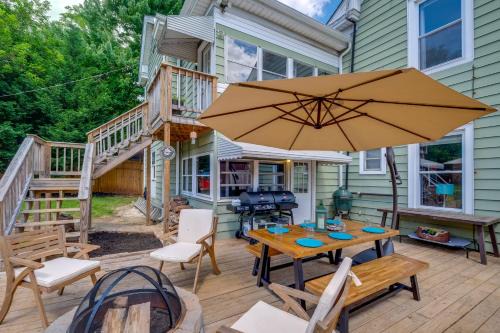 Walk to U of Lynchburg: Big Home w/Yard & Hot Tub