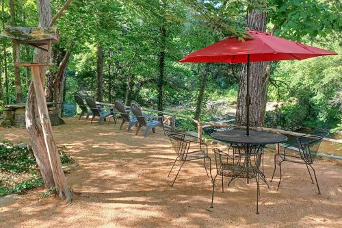 Warm + Peaceful Home w/Fire Pit on Haw River