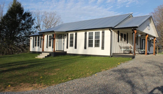 Watauga Lake Cherokee Nat'l Forest. New house, fenced, firepit, pet friendly.