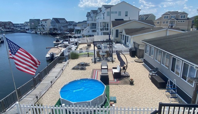 Waterfront Bungalow in Beach Haven West - Amazing Location, Recently Updated