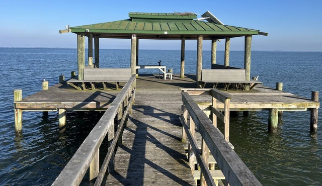 Waterfront Community | Sleeps 6 | Game Room