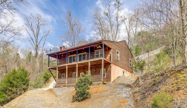 Waterfront Dandridge Cabin, 24 Mi to Pigeon Forge! in Dandridge