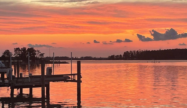 Waterfront Fishing Creek Cottage with Guesthouse Pier-Kayaks-Fire Pit