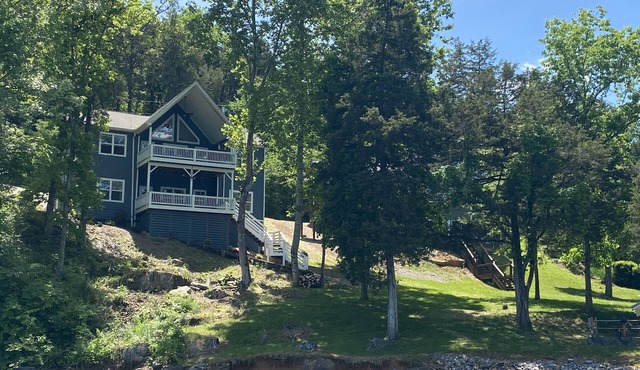 Waterfront Home. 9 Room/5 Bath, 2 Story Dock, Sleeps 19.
