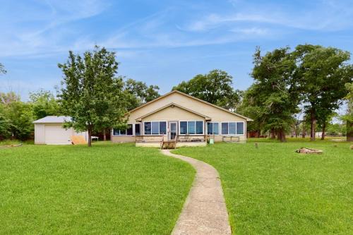 Waterfront Home on Lake Limestone w/Dock