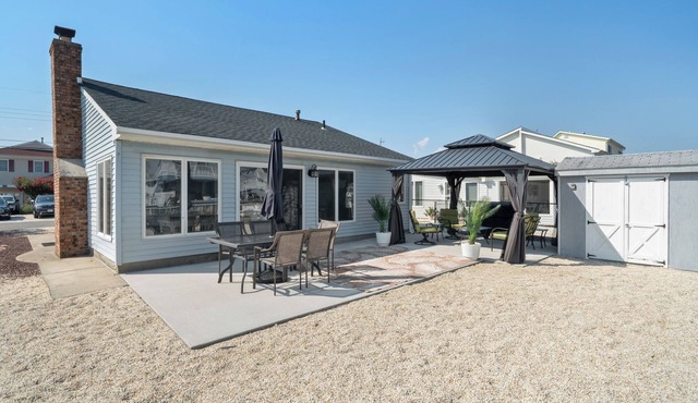 Waterfront Lagoon Cottage - Dock, Kayaks, Family-Friendly - Near LBI