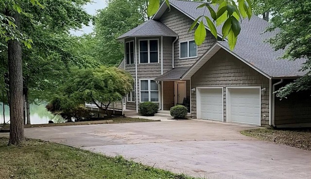 Waterfront Lake Anna Getaway - 3BR, 2.5BA w/Kayaks, Firepit, & Family Fun