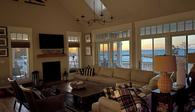 Waterfront retreat, beautiful views!