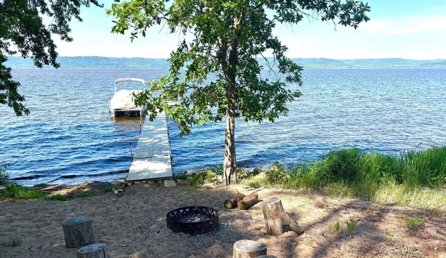 Waterfront Retreat, Sunset View, Family Friendly