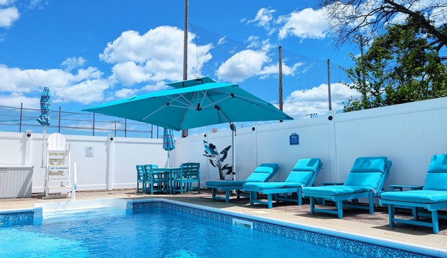Welcome to your Beach House with a pool!