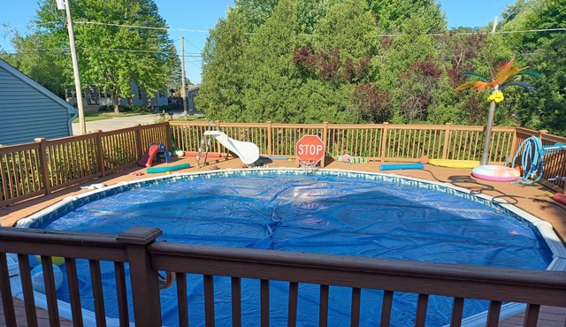 Welcoming 1 BR, 2 beds with personal heated pool